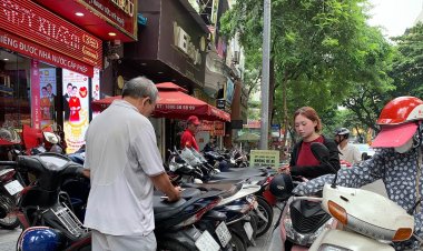 Tiệm vàng kinh doanh kiểu &amp;apos;chớp nhoáng&amp;apos;, người mua hồi hộp