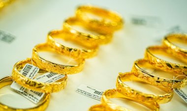 Giá vàng thế giới lao dốc: Vàng nhẫn vẫn tăng bốc đầu, sắp vượt vàng miếng SJC?